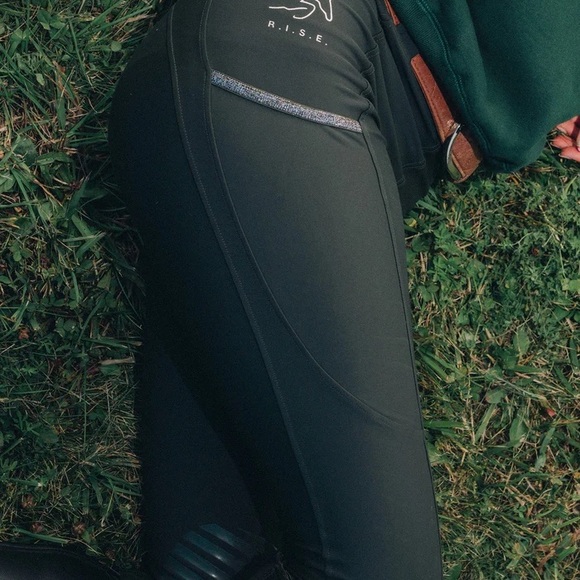 Women's Sleek Black Riding Leggings - Picture 2 of 8